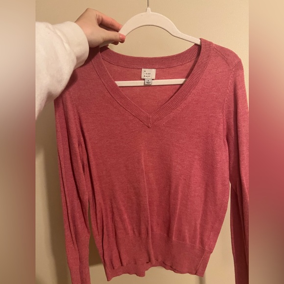 V neck sweater - Picture 1 of 3